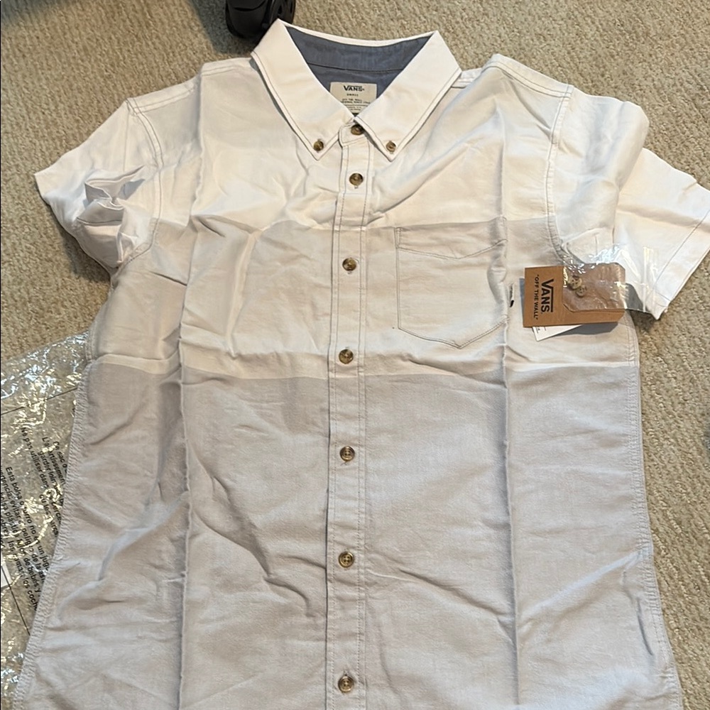 Vans White Casual Button Down Shirt with Short Sleeves